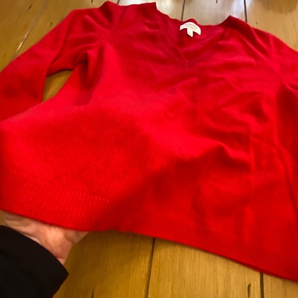 Nordstrom women’s cashmere V-Neck red Sweater Large - Picture 11 of 15